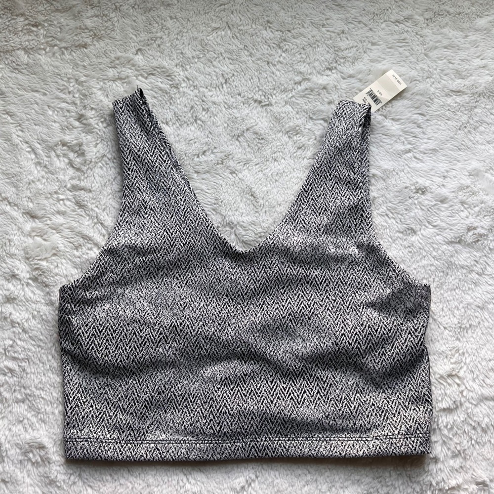 OFFLINE by Aerie Recharge Sports Bra Black White Chevron Zig Zag VNeck Small NWT